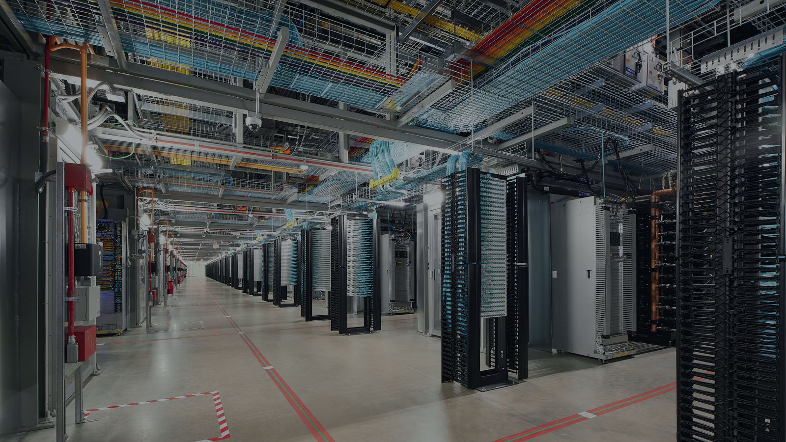 Data centre fibre optics and network cabling